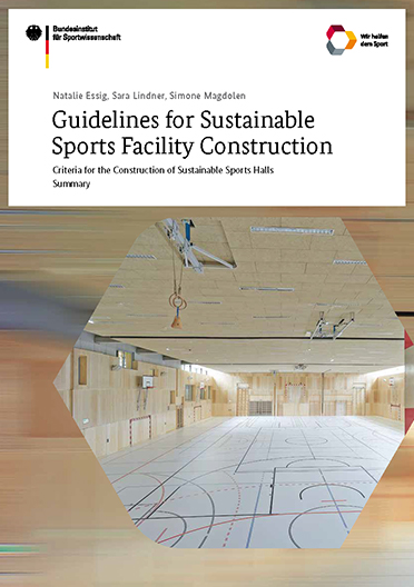 Das Bild zeigt das Cover der englischsprachigen Publikation "Guidelines for Sustainable Sports Facility Construction". Darauf zu sehen ist eine Innenansicht einer Sporthalle.