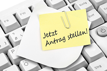 Dieses Bild zeigt eine Tastatur mit einem Post-It. (verweist auf: Hinweise zum jährlichen Antragsverfahren der BISp-Forschungsförderung 2025)