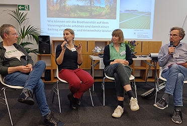 Expertenrunde: Wolfgang Heidenreich (Green City e.V. Begrünungsbüro), Dr. Jutta Katthage (BISp), Simone Magdolen (Stadt München) und Franz Fuchs (verweist auf: „Nachhaltigkeit und Sportvereine: Wie geht´s?“)